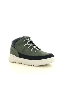 De Timberland Seneca Bay Hiker is een stoere, hoge jongensschoen gemaakt van hoogwaardig nubuck in de trendy kleur leaf green. Deze groene hoge sneakers voor jongens bieden niet alleen een stijlvolle look, maar ook comfort en duurzaamheid. De schoenen zijn voorzien van een handige rits- en vetersluiting, wat het aan- en uittrekken eenvoudig maakt.Maatadvies: deze schoen valt normaal, bestel uw eigen maat