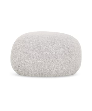 
Deze trendy bouclé poef is een perfecte aanvulling op jouw interieur! Hij geeft elke ruimte een vleugje luxe en gezelligheid. Deze veelzijdige poef dient vele doelen in jouw huis. Gebruik het als een extra zitplaats, een voetenbankje als ondersteuning of als een chic en functioneel bijzettafeltje voor tijdschriften en boeken. Daarnaast is de poef een prachtige decoratieve accessoires. Voor een speelse touch plaats je de poef in je woonkamer, slaapkamer of kinderkamer. Merk: Collectables Kleur: Naturel