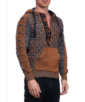 
<p>Stoere Trui / Hoodie voor heren van het stijlvolle Italie Moda merk Rusty Neal. Deze gebreide heren trui met capuchon heeft een nette uitstraling, maar is ook zeer geschikt als casual look.</p>
<p>- Pasvorm: Modern Fit</p>
<p>- Materiaal: 75% Polyacryl, 25% katoen</p>
<p>- Kleur: Camel / Petrol</p>