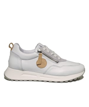 
AQA-schoenen zijn comfortabel, modieus en van hoge kwaliteit. Ze zijn ideaal voor mensen die op zoek zijn naar trendy schoenen die ook lekker zitten. Of je nu op zoek bent naar sneakers voor een casual dagje uit of naar stijlvolle laarzen voor een speciale gelegenheid, AQA heeft voor elk wat wils. De schoenen zijn ontworpen met oog voor detail en gemaakt van duurzame materialen, waardoor ze lang meegaan. Met AQA-schoenen kun je de hele dag doorlopen zonder dat je voeten pijn doen, en ze zien er ook nog eens geweldig uit!