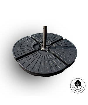 
Betrouwbaarheid ontmoet veelzijdigheid in de 4Gardenz 4-delige kwartronde vulbare parasolvoetenset. Deze set is zorgvuldig ontworpen om verschillende vormen en maten van parasols te ondersteunen, waardoor uw buitenervaring stabiel en stijlvol wordt.Veilige Ondersteuning:Met een afmeting van 47x47x8cm per stuk bieden deze voetstukken een solide basis voor uw parasol, ongeacht de omvang ervan. Ze kunnen elk tot 50 kg water bevatten, of zelfs 70 kg zand, waardoor ze stevig blijven staan, zelfs op winderige dagen.Praktisch Ontwerp:Met een royale capaciteit van 13 liter per deel en een gewicht van 8 kg als ze leeg zijn, bieden deze voetstukken een perfecte balans tussen draagbaarheid en stabiliteit. Het handvat maakt het gemakkelijk om ze te verplaatsen, waardoor u uw schaduw moeiteloos kunt verplaatsen.Eenvoudige Installatie:De bijgeleverde beugels zorgen ervoor dat de voetstukken stevig bij elkaar blijven en uw parasol veilig ondersteunen. Of het nu gaat om een ontspannen dag in de achtertuin, een uitje naar het strand of een avontuurlijke kampeertrip, deze voetstukken zijn uw betrouwbare metgezel, bestand tegen alle weersomstandigheden.Zeer sterk:Gemaakt van hoogwaardige materialen, zijn deze voetstukken ontworpen om lang mee te gaan en bestand te zijn tegen de elementen. Met draagbaarheid en gebruiksgemak in gedachten, biedt de 4Gardenz 4-delige kwartronde vulbare parasolvoetenset de perfecte oplossing voor al uw buitenactiviteiten.Specificaties:• Afmetingen: 47x47x8cm• Max capaciteit: ca. 50 kg indien gevuld met water, 70 kg met zand • 13 liter inhoud per deel, 8 kg leeg gewicht• Met handvat om eenvoudig te verplaatsen• Met beugels om ze samen te klemmenOver 4gardenz®: Betaalbare Kwaliteit voor Jouw Tuin4gardenz® staat voor betaalbare producten van hoge kwaliteit voor jouw tuin. Als merk van 4Goodz, een Nederlandse importeur van diverse productgroepen waaronder tuingerelateerde artikelen, streven we ernaar om innovatieve en trendsettende producten te leveren tegen een betaalbare prijs. Met onze directe samenwerking met producenten zorgen we voor een gevarieerd aanbod van tuinartikelen, waarbij kwaliteit, trends en vernieuwing centraal staan in ons assortiment. Maak van je buitenruimte een oase van comfort en stijl met 4gardenz® producten. - Afmeting: - Kleur: Zwart - Materiaal: Kunststof