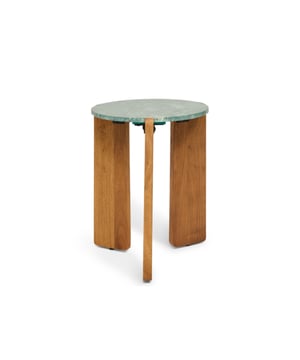 
De Lila Bijzettafel heeft een simpel maar elegant design. Het ronde marmeren blad (Ø39 cm) geeft de tafel een luxe uitstraling, terwijl de poten van mangohout zorgen voor een warme, natuurlijke look. Met een hoogte van 50 cm is de Lila ideaal voor naast je bank of als extra tafeltje in je interieur. Verkrijgbaar in drie mooie kleuren, past deze bijzettafel goed in verschillende stijlen en maakt je ruimte net dat beetje specialer. Afmetingen: 39x44x50cm. Merk: Collectables Kleur: Walnoot Afmetingen: 39x44x50cm