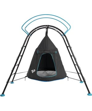 
TP Toys zitschommel UFO zwart/blauw. De hangende tent biedt zowel binnen als buiten een plek om te ontspannen, plezier te hebben en te dromen. Plaats je nest waar je maar wilt en gebruik de UFO naar eigen wens - als hangende tuinzitplaats, leeskamp in de frisse lucht. Om je lekker in je hangstoel te voelen, heb je alleen een kussen, een boek of een mp3-speler met je favoriete muziek nodig. Het geïntegreerde gaas bij de ingang zorgt ervoor dat je niet gestoord wordt door vervelende insecten of muggen. De diameter van de ligmand is 111 cm en is perfect voor jong en oude kinderen. In- en uitstappen is zeer eenvoudig en de deur kan zelfs gesloten worden. Om de hangstoel is een klimrek gebouwd, waarmee je over de UFO kunt klimmen en de motoriek bevordert. De hangstoel UFO is niet alleen een genot voor kinderen, maar ook voor volwassenen. Bestaande uit UV-bestendig polyester, dat zijn kleur niet verliest en zorgt voor langdurig plezier. Geschikt voor kinderen van 3 tot 12 jaar. KenmerkenMerk: TP Toys Gewicht: 29,5 kg Kleur:  ZwartAfmeting (L x B x H): 366 x 366 x 275 cmZitting 111x111x117 cm (BxTxH)Stabiele externe constructie van gepoedercoat staalMet geïntegreerd muggengaasvenster voor meer lichtDeur bij de ingang is afsluitbaarGeschikt voor kinderen vanaf 3 jaarAfgeronde randen voor hoge veiligheid (alleen geschikt voor huishoudelijk gebruik)UV-bestendig polyester - Afmeting: - Kleur: Zwart - Materiaal: Staal
