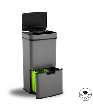 
4cookz® RVS Smart Waste afvalscheidingsprullenbak met sensor met een inhoud van 72 liter in de kleur mat Grijs. Door de mat grijze uitvoering in combinatie met de RVS rand van de deksel is het een heel mooi strak design. Ben je op zoek naar een mooie en doordachte afvalemmer voor een betaalbare prijs? Dan zit je goed met deze afvalemmer van 4cookz®. Deze stalen afvalemmer met sensor waardoor hij open en dicht gaat zonder dat je hem hoeft aan te raken. Hij is voorzien van een speciale coating waar je geen vingers er op ziet. Een prachtige aanvulling in je keuken, maar ook praktisch!De bovenste klep is te openen zonder hem aan te raken. Door de sensor kun je hem openen als je handen vol zijn, dus dat is ideaal. Hij opent als je binnen 20 cm van de bovenkant deksel ben en hij sluit 5 seconde nadat er geen beweging meer is. Maar je kunt natuurlijk ook op een knopje drukken om hem open en dicht te doen. Je vindt in dit bovenste compartiment een ruimte van 47 liter, waar je de vuilniszak in een ring in hangt en een klein inzet afvalbakje van 4 liter.Deze kun je eenvoudig uit de emmer nemen om ergens los te gebruiken en in de prullenbak te deponeren. Het is juist ook een handige om tijdens het koken te gebruiken als compostbakje. Je kunt het kleine afvalbakje natuurlijk ook opbergen in de onderste afvallade.Onder in de afvalemmer vind je een tweede afval ruimte, deze is verwerkt in een handige lade welke wielen heeft om makkelijk open te gaan en heeft een inhoud van 25 liter. Deze ruimte is voorzien van 2 uitneembare emmers om bijvoorbeeld papier, plastic of compost te scheiden. Ook kan je deze ruimte benutten om bijvoorbeeld uw afvalzakken in te bewaren samen of schoonmaakmiddelen. Zo maak je van de afvalemmer een handige opberger. De afvalemmer is voorzien van een greep, zodat u deze eenvoudig kunt verplaatsen.Kenmerken 4cookz® Smart Waste Grey Afvalscheidingsprullenbak met sensorAfmetingen: 32 x 42 x 82,5  cmTotaal capaciteit: 72 literUitneembaar inzetbakje met deksel voor groente afvalAutomatische opening en sluiten door sensorSoft close dekselKleur: mat GrijsGewicht netto 8,8 kgWerkt op 6 AA batterijen (niet meegeleverd)Let op: sensor prullenbakken werken niet met oplaadbare batterijen. Die hebben nl een lagere spanning.Bovenste compartiment is geschikt voor zakken d.m.v ophanging in een ringlet op: De prullenbak is voorzien van een beschermfolie als hij wordt geleverd. Deze moet u dus eraf halen als hij geleverd wordtoptioneel te bestellen toebehoren: 8720572201293  4cookz® 70 universele Vuilniszakken voor afvalscheidingsprullenbakken Afval scheiden is goed voor het milieu: papier, glas, plastic, groente, we houden het tegenwoordig allemaal gescheiden.. Het scheiden van afval kan echter leiden dat overal in huis stapeltjes, zakjes of dozen met verschillende soorten afval bijgehouden wordt. Komt dit je bekend voor? Dan is dit dé afvalemmer voor jou! De Smart Waste afvalemmer van 4cookz® is de ultieme oplossing. De binnen bakken zijn eenvoudig uit te nemen en kunnen zo ook goed schoongemaakt worden.OnderhoudDe containers zijn makkelijk uit te nemen en te legen. De afvalemmers van hebben een anti-vinger afdruk coating waardoor je niet snel vette vingers ziet. De afvalbak is makkelijk te reinigen met warm water en schoonmaakmiddel.4cookz® - plezier aan koken4cookz® staat voor alles voor de kok: Of het nou gaat om een simpele oventhermometer, prullenbak of een mooie luxe Kamado BBQ, plezier aan koken krijg je met goede spullen. Als je gewoon functioneel moet koken voor het gezin, houdt van uitgebreid koken als hobbykok of als je professioneel als kok bezig bent, 4cookz® heeft een breed scala aan mooie kook tools.  4cookz® is onderdeel van 4Goodz, een Nederlandse importeur van diverse productgroepen waaronder kook spullen. Het staat voor kwaliteit, trends en innoverende producten en technieken en constante vernieuwing. - Afmeting: - Kleur: Grijs - Materiaal: Aluminium