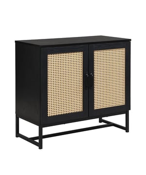 
Het dressoir Beram combineert functionaliteit en elegantie in een opvallend ontwerp. De zwarte rattan details zorgen voor een unieke, natuurlijke uitstraling, terwijl het ruime opbergvolume een praktische oplossing biedt voor het organiseren van je spullen. Met meerdere lades en vakken kun je servies, tafellinnen of andere items eenvoudig opbergen, terwijl het ruime blad ideaal is voor het tentoonstellen van decoratieve objecten, fotolijsten of planten. Dit dressoir is perfect om een warme en stijlvolle sfeer te creëren in je eetkamer, woonkamer of hal. Beram is niet alleen een functioneel meubelstuk, maar ook een stijlvolle toevoeging aan je interieur.