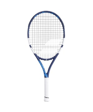 
Introductie: Het Babolat Drive Junior 25 NC tennisracket is speciaal ontworpen voor jonge jongens die hun tennisvaardigheden willen verbeteren. Met dit racket kunnen ze hun spel naar een hoger niveau tillen en optimaal genieten van het spel. Voordelen: Dit tennisracket biedt verschillende voordelen voor jonge spelers. Dankzij het lichte gewicht en de goede grip is het racket gemakkelijk te hanteren en kunnen spelers nauwkeuriger en krachtiger slaan. Bovendien zorgt de speciale constructie voor een goede schokabsorptie, waardoor de kans op blessures wordt verminderd. Belangrijkste kenmerken: Het Babolat Drive Junior 25 NC tennisracket heeft een witte kleur en een stoer design dat perfect past bij jonge jongens. Het formaat van het racket is ideaal voor kinderen in de leeftijdscategorie 9-10 jaar en draagt bij aan een optimale speelervaring. De combinatie van duurzame materialen zorgt ervoor dat het racket lang meegaat en geschikt is voor intensief gebruik. Samenvatting: Kortom, het