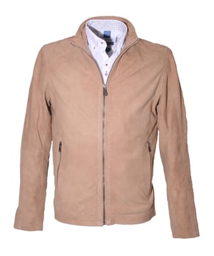 
<p>Vlot heren suede jack van de Nederlandse ledermode fabrikant; Dekkers. Dit korte suede leder jack is gemaakt van een mooie zachte goat suede en heeft een staande kraag. Deze jas valt smal en aansluitend, twijfel je daarom tussen 2 maten? Neem dan de grotere maat.</p>
<ul>
<li>Modern fit</li>
<li>2 Steekzakken (ritssluiting)</li>
<li>2 Binnenzakken</li>
<li>100% Goat Suede leder</li>
</ul>