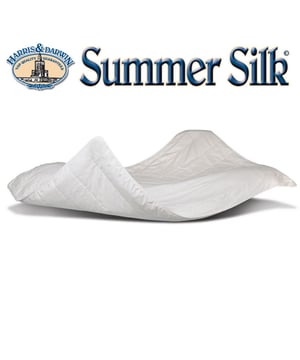 
Het heerlijk koele zomerdekbed Harris&Darwin; SummerSilk is ideaal voor warme zomernachten. SummerSilk is gevuld met originele Tussah-Wildzijde, in flinterdunne en ultralichte uitvoering. Echte Tussah-wildzijde geeft nauwelijks warmte, is extreem vochtverwerkend, en voelt uiterst luxueus. ’n Weelderig gevoel, waar de Chinese keizers al verguld van waren. Voel dit gevoel, en u snapt waarom… SummerSilk is bekleed met een extra koele, natuurlijke tijkstof van 100% Percal-katoen. De speciaal ontwikkelde SummerSilk zomerdekbedden zijn flinterdun, heerlijk soepel en zó licht (slechts 200 gram/m²) dat u bijna niets op uw lichaam voelt. De ideale remedie tegen klamme, onrustige zomernachten. Deze kostbare vulling is omkleed met een prachtige, fijn geweven tijkstof van 100% katoenen Percal, die volledig is doorgestikt. Hierdoor vormt het dekbed soepel om het lichaam, en zal de vulling niet verschuiven. Vulgewicht 200g/m² 100% Origineel zuiver natuurlijke Tussah wildzijde (isolatiewaarde 0, gewichtsklasse 1). Volledig machine wasbaar op 40°C. Volledig stofvrij en non-allergisch Extreem absorberend Hoog ventilerend vermogen Luxueuze fijngeweven 100% Percal-katoenen tijkstof Het neusje van de zalm in Koninklijk Zomercomfort.  Tussah Wildzijde: Dit unieke SummerSilk zomerdekbed is gevuld met échte natuurlijke Tussah wildzijde. Tussah-zijde is de draad van de cocon van de Tussah-zijderups, die in de binnenlanden van China en India voorkomt. De platte, extreem sterke zijdedraad (zijde heeft een hogere rekweerstand dan staal van dezelfde diameter) heeft een bijzonder groot absorberend en ventilerend vermogen en geeft nauwelijks warmte. Tussah-natuurzijde is als geen ander product in staat de lichaamswarmte af te stoten en ons overmatig transpiratievocht effectief en razendsnel te verdampen. Uitermate geschikt dus als zomerdekbed-vulling. Slapen als een vorst Al eeuwen geleden werd natuurzijde aan de hoven van de Chinese keizers als vulmateriaal gewaardeerd. Ook in de tropen is het zijden dekbed bekend en beproefd. SummerSilk staat voor Keizerlijke Klasse in verkoeling. Het ideale dekbed voor wie een deken net te veel is, maar een laken net te weinig… Bovendien zijn de speciaal ontwikkelde SummerSilk zomerdekbedden flinterdun, heerlijk soepel en zó licht (slechts 200 gram/m²) dat u bijna niets op uw lichaam voelt. De ideale remedie tegen klamme, onrustige zomernachten. Deze kostbare vulling is omkleed met een prachtige, fijn geweven tijkstof van 100% katoenen Percal, die volledig is doorgestikt. Hierdoor vormt het dekbed soepel om het lichaam, en zal de vulling niet verschuiven. Deze luxe SummerSilk zomerdekbedden worden geleverd in een ademende draagtas, waarin u het dekbed –als u het in de winter niet gebruikt– stofvrij, fris en ademend opbergt.   Meet u voor het bestellen uw dekbedmaat of matrasmaat op, zo bent u altijd zeker van de juiste maat. Schaperie Dekbedden zijn verzegeld door een hygiëne-verzegeling, zo bent u ALTIJD gerustgesteld van een nieuw, ongebruikt en onbeslapen hygiënisch product. Controleer uw aankoop daarom zorgvuldig vóór het verbreken van de verzegeling en ingebruikname. Zo bent u altijd verzekerd van een nieuw en onbeslapen product. Dat slaapt toch net wat lekkerder!   Met dit product gaat u voor het hoogst haalbare slaapcomfort door middel van de meest strenge Europese kwaliteitscontroles. Naast kwaliteit staat hygiëne bij ons hoog in het vaandel; daarom ontvangt u altijd een nieuw, ongebruikt en onbeslapen en dus volledig fris product. Kortom: honderd procent nieuw van de hoogst haalbare kwaliteit zodat u met een gerust hart langdurig kunt genieten van uw aankoop. Dat slaapt toch lekkerder. Merk: Harris&Darwin; Materiaal: Zijde Kleur: Wit Afmetingen: 260x220cm