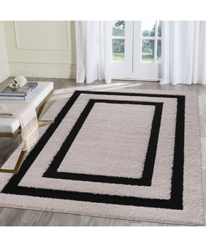
- 80x150 CM   Breng stijl en comfort in je interieur met dit Shaggy hoogpolig vloerkleed. Dit moderne tapijt combineert duurzaamheid en elegantie en is de perfecte aanvulling voor elke woonruimte.   Materiaal: Gemaakt van 100% hoogwaardig polypropyleen voor zachtheid en lange levensduur. Gewicht: Stevig gewicht van 2.750 g/m² voor stabiliteit en kwaliteit. Poolhoogte: Hoogpolig (-/+ 30 mm) voor een zachte en uitnodigende uitstraling. Design: Shaggy patroon zonder franjes voor een strakke en moderne look. Vormen: Beschikbaar als rechthoekig en rond vloerkleed.   Modern Design: Tijdloze esthetiek die warmte en een eigentijdse uitstraling Merk: Muratap Materiaal: Polypropyleen Kleur: Creme;Wit;Zwart Afmetingen: 80x150 CM