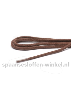 
<strong>Schoenveters </strong>gaan per briefpost, het kan wel eens zijn dat het mis gaat onderweg met de post. Schroom niet en neem even kontakt op, het komt altijd goed. <br>
<br>
Schoenveters middelbruin fijn geweven lengte 55 cm 2-4 gaatjes. 2-4 gaatjes betekent de gaatjes aan 1 kant van de schoen. Materiaal is katoen en ze zijn fijn geweven en rond. 100% katoen. Doordat deze veters van katoen zijn glijden ze niet. 2 veters voor 1 paar schoenen.<br>
<br>
<strong>Let op! Veters</strong> gaan niet zomaar stuk vooral metalen oogjes kunnen scherpe kanten hebben. Controleer eerst goed of je metalen gaatjes geen scherpe kanten hebben voordat je nieuwe veters plaatst.