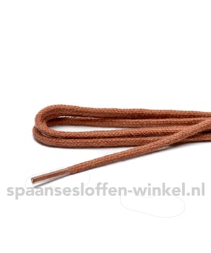 
<strong>Schoenveters </strong>gaan per briefpost, het kan wel eens zijn dat het mis gaat onderweg met de post. Schroom niet en neem even kontakt op, het komt altijd goed. <br>
<br>
<strong>Schoenveters</strong> cognac fijn geweven lengte 55 cm 2-4 gaatjes. 2-4 gaatjes betekent de gaatjes aan 1 kant van de schoen. Materiaal is katoen en ze zijn fijn geweven en rond. 100% katoen. Doordat deze veters van katoen zijn glijden ze niet. 2 veters voor 1 paar schoenen.<br>
<br>
<strong>Let op! Veters</strong> gaan niet zomaar stuk vooral metalen oogjes kunnen scherpe kanten hebben. Controleer eerst goed of je metalen gaatjes geen scherpe kanten hebben voordat je nieuwe veters plaatst.