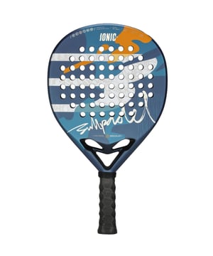 
Ontdek de Bullpadel 448129: Jouw Perfecte Padel Racket!

 Als sportexpert kan ik je verzekeren dat de Bullpadel 448129 een must-have is voor elke padelspeler. Dit racket, vervaardigd uit hoogwaardig foam, biedt een uitstekende balans tussen kracht en controle. De levendige blauwe kleur maakt het niet alleen functioneel, maar ook stijlvol op de baan. Geschikt voor dames, heren, jongens en meisjes, is dit racket een veelzijdige keuze voor spelers van elk niveau.

 Waarom Kiezen Voor een Padel Racket?

 De meest gestelde vraag over padel rackets is vaak: "Hoe kies ik het juiste racket voor mijn speelstijl?" Het antwoord ligt in de combinatie van gewicht, balans en grip. De Bullpadel 448129 is ontworpen om je een optimale speelervaring te bieden, ongeacht of je een beginner of een gevorderde speler bent. Met de juiste keuze kun je je prestaties aanzienlijk verbeteren!

 Pluspunten
 + Lichtgewicht en gemakkelijk te hanteren
 +
