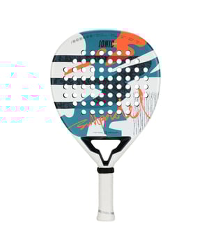 
Ontdek de Bullpadel 448130 Padel Racket!

 Als sportexpert kan ik je vertellen dat de Bullpadel 448130 een uitstekende keuze is voor zowel beginners als gevorderde spelers. Dit padel racket, met zijn stijlvolle witte dessin, biedt de perfecte balans tussen kracht en controle. Dankzij het lichte kunststof ontwerp ervaar je optimale wendbaarheid op de baan, waardoor je elk punt met vertrouwen kunt spelen.

 Waarom kiezen voor een padel racket?

 De meest gestelde vraag over padel rackets is vaak: "Wat maakt een racket geschikt voor mijn niveau?" Het antwoord ligt in de combinatie van gewicht, balans en grip. De Bullpadel 448130 is ontworpen om aan verschillende speelstijlen te voldoen, waardoor hij ideaal is voor zowel recreatieve als competitieve spelers.

 Pluspunten
 + Stijlvol ontwerp met wit dessin
 + Lichtgewicht kunststof voor betere wendbaarheid
 + Geschikt voor alle niveaus van spelers