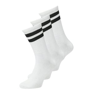 
Set van 3 paar Jack & Jones sportsokken in wit met zwarte strepen aan de bovenzijde. De sokken zijn in model gebreid met katoen en voorzien van ribboord voor langdurig comfort. Met jack & Jones logo aan de onderzijde. Gemaakt van 72% katoen, 26% polyester, 2% Elastaan.