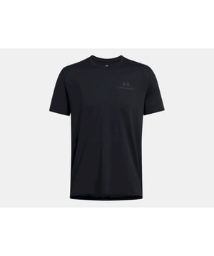 
Introductie: Ontdek het UA Rush Energy T-shirt van Under Armour, een must-have voor elke man die serieus bezig is met zijn trainingen. Dit zwarte shirt is ontworpen om je prestaties te verbeteren en je te ondersteunen tijdens intense workouts. Voordelen: Het UA Rush Energy T-shirt is gemaakt van innovatieve UA Rush-stof, die jouw natuurlijke energie terugkaatst om je prestaties te verbeteren. Dit zorgt voor meer uithoudingsvermogen en kracht tijdens je trainingen. Daarnaast biedt het shirt een uitstekende vochtregulatie, waardoor je droog en comfortabel blijft tijdens het zweten. Belangrijkste kenmerken: Dit T-shirt voor heren is voorzien van korte mouwen en een ronde hals voor een sportieve look. De nauwsluitende pasvorm zorgt voor een optimale bewegingsvrijheid tijdens het sporten. Het zwarte design met het subtiele Under Armour logo maakt dit shirt tijdloos en veelzijdig, ideaal voor elke sportieve outfit. Samenvatting: Kies voor het UA Rush Energy T-shirt van Under Armour en ervaar