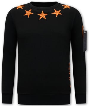 Wauw, met dit topitem uit de nieuwe collectie van LF Amsterdam mag je gezien worden!
Heren Sweater - Royal Stars - Zwart / Oranje - <p><strong>Specificaties:<br /></strong>- Heren Sweater - Royal Stars<br />- Artikel code: 11-6506ZO<br />- Kleur: Zie Afbeelding<br />- Seizoen: Voorjaar / Najaar<br />- Kraag: Ronde Kraag<br />- Mouwen: Lange Mouw<br />- Patroon: Borduur<br />- Kwalitatief: Hoogwaardige Afwerking<br />- Materiaal: 84% Katoen en 16% Polyester<br />- Weefsel: Geweven<br />- Pasvorm: Getailleerd Italiaans<br />- Wasvoorschrift: Handwas, Binnenste buiten wassen (Niet in de droger)<br />- Beschikbare maten: S - M - L - XL - XXL<br /><br /><b>Local Fanatic</b> is een jong merk voor modebewuste mannen die aandacht besteden aan kleding en uiterlijk met de Allure en Glamour.<br />Kenmerkend van het merk zijn de zeefdruk- en digitaal prints die gegarandeerd staan voor kwaliteit van vooruitstrevende stoffen in Italiaanse pasvormen.</p>