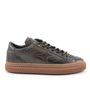 
De 3074 OXF 0 van Ama is een echte blikvanger. De 3074 OXF 0 is uitgevoerd in de kleur bruin [brown]. Bekijk ook onze overige collectie van Ama op onze webshop!
