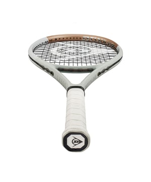 
Het Dunlop d tf lx800 g3 nh tennisracket voor heren is een absolute topper op de tennisbaan. Met zijn unieke design in de kleuren wit en multicolour val je gegarandeerd op tijdens het spelen. Dit racket biedt talloze voordelen voor zowel beginners als ervaren spelers. Het belangrijkste kenmerk van dit racket is de geavanceerde technologie die zorgt voor optimale balcontrole en kracht. De speciale materialen en constructie zorgen voor een perfecte combinatie van stabiliteit en wendbaarheid, waardoor je moeiteloos kunt slaan en snel kunt reageren op elke bal. Dankzij het Dunlop d tf lx800 g3 nh tennisracket kun je jouw tennis skills naar een hoger niveau tillen en optimaal presteren op de baan. Met dit racket ben je verzekerd van comfort, precisie en kracht in elke slag. Of je nu een recreatieve speler bent of op hoog niveau speelt, dit racket is een must-have voor elke tennisser. Kortom, het Dunlop d tf lx800 g3 nh tennisracket voor heren is een topkwaliteit racket met een prachtig
