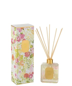 
J-line Geurstokken, de Geurige Touch voor Jouw Interieur J-line geurstokken zijn de ultieme interieuraccessoires om een vleugje luxe en verfijning aan jouw huis toe te voegen. Deze elegante en stijlvolle geurstokken doen meer dan alleen heerlijk ruiken - ze creëren een betoverende sfeer die je zintuigen betovert. Met een gevarieerde selectie aan geuren, van fris en bloemig tot warm en houtachtig, vind je moeiteloos de perfecte geur voor elke kamer en elk seizoen. Onze J-line geurstokken zijn gemaakt met hoogwaardige, langdurige formules die de geur gelijkmatig verspreiden, waardoor je langdurig kunt genieten van de subtiele aroma's. Plaats ze in de woonkamer, slaapkamer, badkamer of zelfs op kantoor, en laat je onderdompelen in de rustgevende ambiance die ze creëren. De decoratieve flessen met houten stokjes voegen ook een vleugje klasse toe aan je interieur. Goed om te weten: * Natuurlijke elegantie * Aangename geur * Stijlvol interieur * Langdurige frisheid * Subtiele sfeer Materiaal: