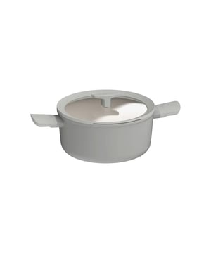 <h2>BergHOFF Kookpan Balance Recycled 24cm Moonmist Downdraft</h2>
<ul>
<li>Ovenbestending tot 180°C / 356°F</li>
<li>Stay-cool handgrepen voor extra comfort en veiligheid</li>
<li>Gezonde CeraGreen keramisch antiaanbaklaag (PFAS-vrij)</li>
<li>Gemaakt met gerecycleerd aluminium</li>
<li>Jouw must-have voor dagelijkse kooktaken</li>
<li>Speciaal handvat op het deksel waarop u een lepel kunt leggen</li>
<li>Geschikt voor alle downdraft- en reguliere kookplaten</li>
<li>Doorzichtig glazen deksel met geïntegreerde luchtkanalen en afgietfunctie</li>
<li>Geschikt voor alle warmtebronnen, inclusief inductie</li>
<li>Eenvoudig te reinigen</li>
<li>Geleidt warmte snel en gelijkmatig voor energiezuinig koken</li>
<li>Licht materiaal dat gemakkelijk te hanteren is</li>
<li>Handwas word aanbevolen voor optimale levensduur</li>
</ul>
<p> </p>
<p><strong>Uitgebreide omschrijving</strong></p>
<p>Door het stevige maar lichte aluminium materiaal en zijn hoogwaardige, duurzame en gezonde keramische antikleeflaag is deze kookpan met deksel een echte must in elke keuken. De 100% gerecyleerde aluminium body verzekert een snelle en gelijkmatige warmteverdeling op elk soort fornuis, inclusief inductie. Het transparante glazen deksel met afgietfunctie helpt je zowel om je ingrediënten gemakkelijk af te gieten als ze tijdens het koken in de gaten te houden zonder het deksel te moeten optillen. Tijdens het koken leg je je lepel op de lepelhouder van het deksel en wanneer je eten klaar is, neem je de hittebestendige handvaten stevig vast om er je meest recente culinaire creatie op te dienen.</p>