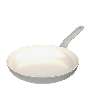 
<h2>BergHOFF Koekenpan Balance Recycled 28cm - Moonmist voor Downdraft</h2>
<ul>
<li>100% duurzame / gezonde keramische anti-aanbaklaag PFAS vrij</li>
<li>Geschikt voor alle downdraft systemen</li>
<li>Gemakkelijk schoon te maken</li>
<li>Eten laat direct los van de pan en kleeft niet</li>
<li>Geschikt voor alle warmte bronnen, inclusief inductie</li>
<li>Licht materiaal zodat het met gemak opgetild kan worden</li>
<li>Perfect voor het koken van vlees, vis groente en aardappelen</li>
<li>Hitte bestendige handvaten zodat je met gemak de pan kan optillen</li>
<li>Ceragreen non-stick coating</li>
<li>Niet geschikt voor in de oven</li>
<li>Gewicht: 0,6KG</li>
<li>Handwas word aanbevolen voor optimale levensduur</li>
</ul>
<p> </p>
<p><strong>Uitgebreide omschrijving</strong></p>
<p>Ontdek de toekomst van koken met de BergHOFF Koekenpan Balance Recycled 28cm Moonmist - Downdraft! Deze revolutionaire koekenpannen tillen jouw culinaire ervaring naar nieuwe hoogten dankzij innovatieve technologieën en doordacht design. Of je nu een doorgewinterde chef-kok bent of gewoon van een heerlijke huisgemaakte maaltijd houdt, deze koekenpannen zullen je verrassen met hun veelzijdigheid en prestaties.</p>
<p><strong>Duurzaamheid in elke hap:</strong> Met een 100% duurzame en gezonde keramische anti-aanbaklaag van Ceragreen, kies je niet alleen voor smaakvolle gerechten, maar ook voor een gezondere levensstijl en een duurzamere planeet. Deze geavanceerde anti-aanbaklaag zorgt ervoor dat eten moeiteloos van de pan loslaat en niet aan het oppervlak blijft kleven, waardoor je gerechten perfect en zonder gedoe worden bereid.</p>
<p><strong>Compatibiliteit zonder grenzen:</strong> Of je nu een downdraft systeem hebt of een andere warmtebron gebruikt, de BergHOFF Koekenpan Balance Recycled 28cm Moonmist staat altijd voor je klaar. Deze pan is geschikt voor alle downdraft systemen en werkt feilloos op inductie en andere warmtebronnen. Geen beperkingen, alleen grenzeloze mogelijkheden.</p>
<p><strong>Slim ontworpen voor gemak:</strong> Het lichte materiaal van deze koekenpan zorgt ervoor dat je moeiteloos kunt manoeuvreren en de pan kunt optillen, zelfs wanneer deze vol zit met heerlijke ingrediënten. De hittebestendige handvatten bieden een veilige en comfortabele grip, zodat je met gemak je culinaire creaties kunt perfectioneren.</p>
<p><strong>Koken met veelzijdigheid:</strong> Of het nu gaat om sappig vlees, smaakvolle vis, knapperige groenten of goudbruine aardappelen, deze pan is jouw betrouwbare metgezel in de keuken. Met de BergHOFF Koekenpan Balance Recycled 28cm Moonmist creëer je keer op keer meesterwerken op je bord.</p>
<p><strong>Stijlvol en praktisch:</strong> De Moonmist-kleur voegt een vleugje eigentijdse elegantie toe aan je keuken. Daarnaast is de pan gemakkelijk schoon te maken, waardoor je meer tijd kunt besteden aan genieten van je heerlijke gerechten en minder tijd aan afwassen.</p>
<p><strong>Beperkingen van toepassing:</strong> Hoewel deze koekenpannen uitblinken in veel aspecten, zijn ze niet geschikt voor gebruik in de oven. Houd hier rekening mee bij het plannen van je culinaire avonturen.</p>
<p>Kies voor de BergHOFF Koekenpan Balance Recycled 28cm Moonmist - Downdraft en ontdek de nieuwe standaard in kookprestaties, duurzaamheid en veelzijdigheid. Maak van elke maaltijd een meesterwerk en geniet van het gemak en de innovatie die deze pan te bieden heeft. Bestel vandaag nog en laat je inspireren in de keuken!</p>