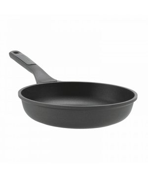 <h2><strong>BergHOFF LEO Koekenpan Stone+ 28cm - RECYCLED</strong></h2>
<ul>
<li>Hittebestendig handvat voor extra comfort en veiligheid</li>
<li>Geschikt voor alle warmtebronnen, inclusief inductie</li>
<li>Uw eten kleeft niet aan de bodem</li>
<li>Pan van gegoten gerecycled aluminium voor snelle gelijkmatige warmteverspreiding zonder hete plekken</li>
<li>Handvat van fenol met siliconen inzetstuk voor een comfortabele, zachte greep</li>
<li>Hoogwaardige keramische anti-aanbaklaag</li>
<li>Handwas aanbevolen</li>
</ul>
<p><strong>Uitgebreide omschrijving</strong></p>
<p>Spek bakken voor het ontbijt of een stuk vis voor het avondeten, deze hapjespan met keramische anti-aanbaklaag mag niet ontbreken in uw keuken. Met de meerlage antiaanbaklaag kunt u bakken met een minimale hoeveelheid olie en reinigt u de pan in minder dan een minuut. Het hoogwaardig gegoten gerecycled aluminium garandeert extra duurzaamheid en brengt wat extra stijl op het fornuis of op de tafel. Van deze hapjespan kunt u jarenlang genieten.</p>