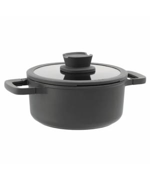 
<p><strong>Korte omschrijving BergHOFF LEO Kookpan Stone+ 24cm - RECYCLED </strong></p>
<ul>
<li>Siliconen rand die rammelen voorkomt</li>
<li>Geïntegreerde afgietopening die ook dienst doet als stoomventiel</li>
<li>Pan van gegoten gerecycled aluminium voor snelle gelijkmatige warmteverspreiding zonder hete plekken</li>
<li>Speciaal handvat op het deksel waarop u een lepel kunt leggen</li>
<li>De kookpot past met het opvouwbaar stoommandje “Stomen en Afgieten”</li>
<li>Ovenbestendig dankzij de afneembare siliconen omhulsels voor de zijhandvatten</li>
<li>Licht materiaal dat gemakkelijk te hanteren is</li>
<li>Hoogwaardige keramische anti-aanbaklaag</li>
<li>Eenvoudig te reinigen</li>
<li>Speciale rand voor drupvrij gieten</li>
<li>Handwas aanbevolen</li>
<li>Exclusief de getoonde accessoires (opscheplepel)</li>
</ul>
<p><strong>Uitgebreide omschrijving Berghoff Soeppan 24cm</strong></p>
<p>Ontdek de BergHOFF LEO Kookpan Stone+ 24cm - RECYCLED , een culinaire metgezel die aan al uw kookbehoeften voldoet. Met zorgvuldig ontworpen functies biedt deze pan een unieke combinatie van duurzaamheid, gebruiksgemak en stijl in uw keuken.</p>
<p>Deze kookpan is voorzien van een siliconen rand die niet alleen zorgt voor een strakke afsluiting, maar ook rammelen voorkomt, waardoor uw kookervaring nog aangenamer wordt. Het geïntegreerde afgietsysteem, dat tevens fungeert als stoomventiel, maakt het mogelijk om met gemak uw gerechten te bereiden en te perfectioneren.</p>
<p>Gemaakt van gegoten gerecycled aluminium, zorgt de pan voor een snelle en gelijkmatige warmteverspreiding zonder hete plekken. Het speciale handvat op het deksel biedt niet alleen een handige plek om een lepel te plaatsen, maar maakt ook de pan compatibel met het opvouwbare stoommandje "Stomen en Afgieten", waardoor u uw culinaire creativiteit naar nieuwe hoogten kunt tillen.</p>
<p>Dankzij de afneembare siliconen omhulsels voor de zijhandvatten is deze kookpan ook ovenbestendig, waardoor u moeiteloos kunt overschakelen van het fornuis naar de oven. Het lichte materiaal maakt de pan gemakkelijk te hanteren, terwijl de hoogwaardige keramische anti-aanbaklaag ervoor zorgt dat uw gerechten moeiteloos loslaten en de pan eenvoudig te reinigen is.</p>
<p>Met een speciale rand voor drupvrij gieten wordt zelfs het serveren van uw culinaire meesterwerken een vlekkeloze ervaring. Hoewel de pan vaatwasmachinebestendig is, wordt handwas aanbevolen om de kwaliteit en duurzaamheid te behouden.</p>
<p>Ontworpen voor de moderne keuken, biedt de BergHOFF LEO Kookpan Stone+ 24cm - RECYCLED een combinatie van functionaliteit en elegantie. Let op: accessoires zoals de opscheplepel zijn niet inbegrepen, maar met deze pan haalt u een onmisbaar stuk kookgerei in huis.</p>