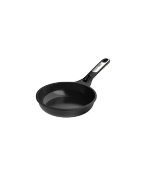 <h2>BergHOFF Leo Recycled Koekenpan met afneembare greep- Phantom</h2>
<ul>
<li>Ovenbestendig tot 180°C</li>
<li>Gezonde CeraGreen keramisch antiaanbaklaag (PFAS-vrij)</li>
<li>Gemaakt met gerecycleerd aluminium</li>
<li>Naadloze constructie verzekert extra hygiëne</li>
<li>Geschikt voor alle warmtebronnen, inclusief inductie</li>
<li>Geleidt warmte snel en gelijkmatig voor energiezuinig koken</li>
<li>Licht materiaal dat gemakkelijk te hanteren is</li>
</ul>
<p><strong>Uitgebreide omschrijving</strong></p>
<div class="flex-1 overflow-hidden">
<div class="react-scroll-to-bottom--css-zvktn-79elbk h-full">
<div class="react-scroll-to-bottom--css-zvktn-1n7m0yu">
<div class="flex flex-col pb-9 text-sm">
<div class="w-full text-token-text-primary" data-testid="conversation-turn-3">
<div class="px-4 py-2 justify-center text-base md:gap-6 m-auto">
<div class="flex flex-1 text-base mx-auto gap-3 md:px-5 lg:px-1 xl:px-5 md:max-w-3xl group final-completion">
<div class="relative flex w-full flex-col lg:w-[calc(100%-115px)] agent-turn">
<div class="flex-col gap-1 md:gap-3">
<div class="flex flex-grow flex-col max-w-full">
<div class="min-h-[20px] text-message flex flex-col items-start gap-3 whitespace-pre-wrap break-words [.text-message+&]:mt-5 overflow-x-auto" data-message-author-role="assistant" data-message-id="1f4cbb79-5843-45ed-a522-26361e28c309">
<div class="markdown prose w-full break-words dark:prose-invert light">
<p>Ontdek de BergHOFF Leo Recycled Koekenpan met afneembare greep - Phantom - 20 cm, een meesterwerk in duurzaamheid en gebruiksgemak. Deze koekenpan is ontworpen om je kookervaring te verbeteren en biedt een scala aan indrukwekkende kenmerken.</p>
<p><strong>Ovenbestendig tot 180°C:</strong> Deze veelzijdige koekenpan is jouw culinaire metgezel, klaar voor uiteenlopende bereidingen. Met de mogelijkheid om temperaturen tot 180°C te weerstaan, biedt deze pan ultieme flexibiliteit voor elk recept.</p>
<p><strong>Gezonde CeraGreen keramisch antiaanbaklaag (PFAS-vrij):</strong> Geniet van gezond koken met de CeraGreen keramische antiaanbaklaag, volledig vrij van PFAS. Deze geavanceerde coating maakt koken plezierig en vereenvoudigt het schoonmaakproces, terwijl je geniet van voedzame maaltijden.</p>
<p><strong>Gemaakt met gerecycled aluminium:</strong> Deze koekenpan draagt bij aan een duurzamere wereld, vervaardigd uit gerecycled aluminium. BergHOFF toont zijn toewijding aan milieubewustzijn, waarbij stijl en duurzaamheid samenkomen in dit hoogwaardige kookgerei.</p>
<p><strong>Naadloze constructie verzekert extra hygiëne:</strong> Optimaliseer hygiëne in je keuken met de naadloze constructie van deze koekenpan. Zonder naden minimaliseert deze pan het risico op bacteriën en vuilophoping, waardoor je met vertrouwen en gemak kunt koken.</p>
<p><strong>Geschikt voor alle warmtebronnen, inclusief inductie:</strong> Deze veelzijdige koekenpan is geschikt voor alle warmtebronnen, inclusief inductie. Of je nu op gas, elektriciteit, of inductie kookt, deze pan staat garant voor uitstekende prestaties.</p>
<p><strong>Geleidt warmte snel en gelijkmatig voor energiezuinig koken:</strong> De pan is ontworpen om warmte snel en gelijkmatig te geleiden, waardoor je energiezuinig kunt koken. Bespaar tijd en energie zonder in te leveren op kwaliteit.</p>
<p><strong>Licht materiaal dat gemakkelijk te hanteren is:</strong> Met zijn lichte gewicht is deze koekenpan eenvoudig te hanteren. Comfort en efficiëntie gaan hand in hand, waardoor koken een moeiteloze ervaring wordt.</p>
<p>Voeg daarbij de handige afneembare greep, en je hebt de perfecte partner voor elke keuken. Kies voor de BergHOFF Leo Recycled Koekenpan met afneembare greep - Phantom - 20 cm en ontdek een nieuwe dimensie van duurzaam koken waar stijl en functionaliteit samenkomen.</p>
</div>
</div>
</div>
</div>
</div>
</div>
</div>
</div>
</div>
</div>
</div>
</div>