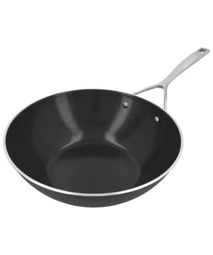 
<h2><strong>Korte omschrijving Demeyere Alu Pro 5 wok 30 cm</strong></h2>
<ul>
<li>Ontwikkeld in België</li>
<li>Aluminium bodem van 5 mm geeft je een snelle warmtegeleiding</li>
<li>Specifieke Radiant® bodem vorm zorgt voor een blijvend vlak bakoppervlak</li>
<li>TriplInduc® technologie - kook tot 30% sneller, efficiënter en met meer controle op inductie</li>
<li>Geschikt voor alle kookplaten, inclusief inductie, tot 230 °C. Niet gebruiken onder de grill en niet in flamberen</li>
<li>Ceraforce keramische antiaanbaklaag, het gezonde alternatief. Hittebestendig tot 230 °C</li>
<li>Ergonomische gegoten grepen en rivetten uit roestvrij staal: stevige bevestiging</li>
<li>Kan in de vaatwasser, maar handwas is aanbevolen voor de optimale levensduur van het product</li>
<li>5 jaar garantie op productiefouten bij huishoudelijk gebruik</li>
</ul>
<p><strong>Uitgebreide omschrijving</strong></p>
<p> </p>
<p>Ben je een fan van verfijnde roerbakgerechten met vis, zeevruchten, eieren, zeewier of andere delicate ingrediënten? Dan is deze wok van 30 cm uit onze Alu Pro 5 serie precies wat je zoekt: bijzonder kwalitatief en makkelijk hanteerbaar. Hiermee tover je snel licht verteerbare gerechten op tafel en bereid je je eigen versies van exotische klassiekers. De krasbestendige keramische Ceraforce® antiaanbaklaag– vrij van PTFE – biedt je bovendien een gezonde oplossing. Je bereikt een meer dan geslaagd resultaat met minder vetstof.</p>
<p>De body van gesmeed aluminium is extra dik en heel stevig. Dankzij de unieke, vlakke Radiant® bodem is en blijft je wok extra stabiel en in optimaal contact met de kookplaat. De exclusieve TriplInduc® technologie presteert perfect op inductie. Je hebt tot 30% minder energie nodig voor dezelfde temperatuur. Deze wok reageert supersnel zodra je overschakelt naar een andere kookstand. Ideaal om te roerbakken maar ook prima voor koken en stoven. Hij is ook even snel weer op de juiste temperatuur nadat er koude ingrediënten, zelfs rechtstreeks uit de koelkast, in gaan. Ideaal om te roerbakken maar ook prima voor koken en stoven.</p>
<p>Geschikt voor alle warmtebronnen, zeker voor inductie. Met Alu Pro 5 haal je doordacht en makkelijk hanteerbaar design in huis, met een ijzersterke prijs-kwaliteitverhouding. Het matzwarte gesmede aluminium contrasteert prachtig met de blinkende roestvrijstalen greep.</p>
<ul>
<li class="attribute"><span class="label">Gewicht (netto):</span> <span class="value">1,40 kg</span></li>
<li class="attribute"><span class="label">Inhoud:</span> <span class="value">3,00 l</span></li>
<li class="attribute"><span class="label">Lengte van het product:</span> <span class="value">53,80 cm</span></li>
<li class="attribute"><span class="label">Breedte van het product:</span> <span class="value">31,20 cm</span></li>
<li class="attribute"><span class="label">Hoogte van het product:</span> <span class="value">13,90 cm</span></li>
<li class="attribute"><span class="label">Hoogte zonder deksel:</span> <span class="value">9,70 cm</span></li>
<li class="attribute"><span class="label">Diameter bovenaan:</span> <span class="value">30,00 cm</span></li>
<li class="attribute"><span class="label">Bodemdiameter:</span> <span class="value">16,00 cm</span></li>
</ul>