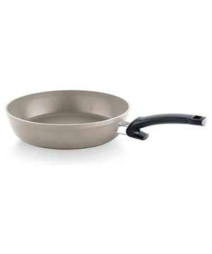 
<p><strong>Korte omschrijving Fissler Ceratal Comfort Koekenpan 24cm</strong></p>
<p> </p>
<ul>
<li>Geschikt voor Elektrisch, Gas, Halogeen, Inductie, Keramisch</li>
<li>Keramische antikleeflaag op waterbasis, vrij van PFAS/PTFE</li>
<li>Geschikt voor zacht en krokant bakken</li>
<li>Duurzaam gemaakt van tot 60% gerecycled aluminium</li>
<li>Gemakkelijk schoon te maken, handwas aanbevolen</li>
<li>Fissler Comfort-pan met hoge rand en extra groot braadoppervlak om gemakkelijk en zonder geknoei te roeren en te keren</li>
<li>Kunststof koudgreep</li>
<li>Cookstar bodem voor optimale warmteverdeling</li>
<li>5 jaar garantie </li>
</ul>
<p> </p>
<p><strong>Uitgebreide omschrijving</strong></p>
<p>Deze Fissler Ceratal Comfort Koekenpan heeft een afmeting van 24 cm en is ontzettend veelzijdig. Deze koekenpan is ideaal voor de bereiding van traditionele gerechten in combinatie met vet of olie zoals pannenkoeken, gebakken aardappelen en worstjes.</p>
<p>Deze Fissler koekenpan is gemaakt van 60% gerecycled aluminium en beschikt over een keramische ceretal anti-kleeflaag. Deze laag is vervaardigd op waterbasis (vrij van PFOA en PTFE).<br /><br />De CookStar bodem van de Fissler Ceratal Comfort staat garant voor een optimale warmteverdeling en -opslag. Dat maakt de pan energiezuiniger in gebruik. De pan heeft een kunststof koudgreep en een veiligheidshandvat met warmtescherm.<br /><br />Deze Ceramic Comfort koekenpan is geschikt voor alle warmtebronnen: inductie, elektrisch, gas, halogeen en keramisch. Reinig de pan met de hand zodat deze een langere levensduur heeft.</p>
<p> </p>
<p><