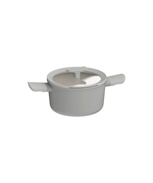 <h2>BergHOFF Kookpan Balance Recycled 20cm Moonmist Downdraft</h2>
<ul>
<li>Ovenbestending tot 180°C / 356°F</li>
<li>Stay-cool handgrepen voor extra comfort en veiligheid</li>
<li>Gezonde CeraGreen keramisch antiaanbaklaag (PFAS-vrij)</li>
<li>Gemaakt met gerecycleerd aluminium</li>
<li>Jouw must-have voor dagelijkse kooktaken</li>
<li>Speciaal handvat op het deksel waarop u een lepel kunt leggen</li>
<li>Geschikt voor alle downdraft- en reguliere kookplaten</li>
<li>Doorzichtig glazen deksel met geïntegreerde luchtkanalen en afgietfunctie</li>
<li>Geschikt voor alle warmtebronnen, inclusief inductie</li>
<li>Eenvoudig te reinigen</li>
<li>Geleidt warmte snel en gelijkmatig voor energiezuinig koken</li>
<li>Licht materiaal dat gemakkelijk te hanteren is</li>
<li> </li>
<li>Handwas word aanbevolen voor optimale levensduur</li>
</ul>
<p> </p>
<p><strong>Uitgebreide omschrijving</strong></p>
<p>Door het stevige maar lichte aluminium materiaal en zijn hoogwaardige, duurzame en gezonde keramische antikleeflaag is deze kookpan met deksel een echte must in elke keuken. De 100% gerecyleerde aluminium body verzekert een snelle en gelijkmatige warmteverdeling op elk soort fornuis, inclusief inductie. Het transparante glazen deksel met afgietfunctie helpt je zowel om je ingrediënten gemakkelijk af te gieten als ze tijdens het koken in de gaten te houden zonder het deksel te moeten optillen. Tijdens het koken leg je je lepel op de lepelhouder van het deksel en wanneer je eten klaar is, neem je de hittebestendige handvaten stevig vast om er je meest recente culinaire creatie op te dienen.</p>