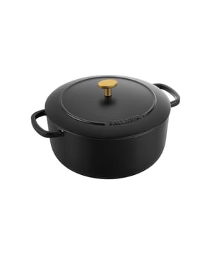 
<p><strong>Korte omschrijving Ballarini Bellamonte braadpan rond 26cm - 5,5L Zwart</strong></p>
<ul>
<li>Geschikt voor alle kookplaten, inclusief inductie, en de oven</li>
<li>Gemaakt van Gietijzer met een emaile binnenlaag</li>
<li>Geschikt voor koken op hoge temperaturen</li>
<li>Inhoud van 5,5L</li>
<li>Diameter van 26cm</li>
<li>Kan probleemloos in de vaatwasser</li>
<li>Modern luxe ontwerp</li>
<li>Ontwikkeld en vervaardigd in België</li>
</ul>
<p><strong>Uitgebreide omschrijving</strong></p>
<p>Deze prachtige braadpan hoort in elke keuken thuis! Door zijn mooie zwarte looks straalt dit pareltje klasse uit. Maar de looks is niet het enige wat deze braadpan te bieden heeft.</p>
<p>De Gietijzeren Ballarini braadpan komt uit de Bellamonte serie. Deze in deze bevat uit zwarte en rode braadpannen van 20cm 24cm 26cm en een ovale braadpan van 29cm. De serie is zowel in het rood met gouden nob te bestellen als in het zwart met gouden nob.</p>
<p>Deze gietijzeren pan is gemaakt om te koken en bakken op hoge temperaturen. Door zijn massief sterke materiaal is deze pan ook te gebruiken op de BBQ! De pan heeft een inhoud van 5,5L en een diameter van 26cm. Genoeg ruimte dus voor het koken van je culinaire gerechten! De deksel heeft aan de binnenkant noppen zitten. Dit zorgt ervoor dat de vocht niet uit de pan ontsnapt en terug het gerecht op druppelt. Zo droogt je eten niet uit en blijft het heerlijk fris en mals.</p>