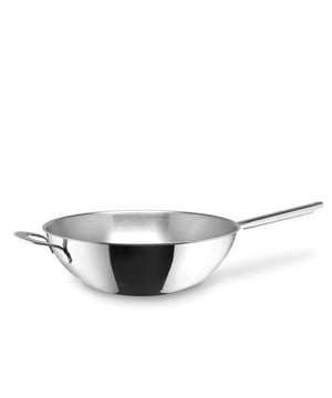 
<h2>Habonne Avance Wok 30 cm - Triply RVS</h2>
<ul>
<li>Geschikt voor alle warmtebronnen</li>
<li>Geschikt voor in de oven</li>
<li>Triply materiaal 18/10 </li>
</ul>
<p>Deze prachtige wok is geschikt voor elke warmtebron inclusief inductie. Deze wok heeft een 3 lagen structuur, bestaande uit 2 lagen 18/10 met daar tussen een laag aluminium, wat zorgt voor een perfecte warmte verdeling. Hierdoor wordt de wok snel warm en zijn je gerechten sneller klaar. De wok is hierdoor ook energiezuinig. Deze wokpan beschikt over een handgreep en een steel. </p>
<p>De wok is oven en vaatwasserbestendig maar wij adviseren je om de wok toch met de hand af te wassen, zo blijft de wok langer mooi. En voor extra long wok plezier raden wij het gebruik van houten en kunststoffen keukengerei aan.</p>