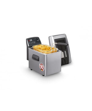 
<p><strong>Korte omschrijving</strong></p>
<ul>
<li>Inhoud: 4 liter</li>
<li>Vermogen: 3200 Watt</li>
<li>Friteuse met koude zone</li>
<li>Friteuse met dubbel verwarmingselement</li>
<li>Tot 50% sneller frituren</li>
<li>Sneller, dus ook energiezuiniger</li>
<li>Filterdeksel met kijkvenster</li>
<li>Filterdeksel met permanent metalen filter</li>
<li>3-voudige beveiliging tegen oververhitting </li>
<li>Onderdelen zijn vaatwasmachinebestendig</li>
<li>10 jaar garantie</li>
</ul>
<p><strong>Uitgebreide omschrijving</strong></p>
<p>Deze FRITEL-friteuse is uitgerust met een dubbel verwarmingselement waardoor je tot 50% sneller kan frituren. De frietjes worden sneller dichtgeschroeid, zijn dus krokanter, minder vet en gezonder! Dit is het ultieme geheim van de echte Belgische friet! Uniek en gepatenteerd, alleen bij FRITEL! Een leuk extraatje is de speciale vetsmeltstand voor vast frituurvet. Klassevolle afwerking met inox behuizing en filterdeksel met kijkvenster en permanent metalen filter.<br /><br />Fritel, met Smaak bedacht !</p>
<p> </p>
<p><strong>Over Fritel</strong></p>
<p>Smakelijke gerechtjes maken, een geslaagd eindproduct op tafel toveren, genieten en lachende gezichten, het water in de mond krijgen, samen plezier beleven …Dat is de essentie van FRITEL. Smaak betekent niet alleen lekker, maar ook Mooi en Stijlvol ! Bij al onze ontwikkelingen streven wij naar een design dat zowel praktisch, gebruiksvriendelijk als hedendaags gestyled is waardoor u onze toestellen met fierheid op uw aanrecht kan plaatsen. Met smaak bedacht staat ook voor ontwikkeling en vernieuwing. Fritel beschikt als enige elektrofabrikant in Europa over een eigen in huis ontwikkelingsafdeling. Jarenlange knowhow en expertise hebben dan ook geleid tot veel innovatieve producten, patenten en octrooien. De uitgangspunten zijn topkwaliteit, duurzaamheid, gebruiksvriendelijkheid en liefst ook multifunctionaliteit. Het Fritel assortiment is enorm uitgebreid en is afgestemd op de noden en behoeftes van iedereen. Wij hebben kleine friteuses, grote friteuses, ronde, rechthoekige, met antistofdeksel, met filterdeksel, in inox, kunststof, metaal, voor huishoudelijk gebruik, voor professioneel gebruik, enz. Om deze diversiteit goed overzichtelijk te maken, werd het FRITEL assortiment ingedeeld in 4 pijlers namelijk Starter, Family, Chef en Profi. Dit is richtingaangevend want uiteindelijk beslist u als consument zelf welk product het meest geschikt is voor u.</p>
<p> </p>