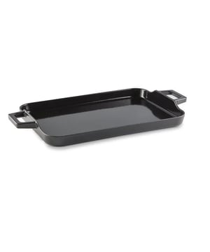 
<h2><strong>Habonne Baron Ovenschaal 30x20cm</strong></h2>
<p><strong>Korte omschrijving</strong></p>
<ul>
<li>Geschikt voor alle warmtebronnen</li>
<li>Vaatwasmachinebestendig </li>
<li>Niet geschikt voor de magnetron</li>
<li>Ook geschikt voor inductie </li>
<li>Materiaal: Gietijzer </li>
</ul>
<p><strong>Uitgebreide omschrijving</strong></p>
<p>Ontdek de kunst van de Teppanyaki-cuisine met de Habonne Baron Teppanyaki plaat. Met een royale afmeting van 25x38 cm biedt deze plaat voldoende ruimte om uw culinaire creativiteit de vrije loop te laten en te genieten van heerlijke gegrilde gerechten.</p>
<p>Vervaardigd uit hoogwaardig gietijzer, staat de Habonne Baron Teppanyaki plaat garant voor duurzaamheid en een uitstekende warmteverdeling. Geschikt voor alle warmtebronnen, inclusief inductie, biedt deze plaat veelzijdigheid in elke keuken.</p>
<p>De praktische kant van deze Teppanyaki plaat wordt verder benadrukt door de vaatwasmachinebestendigheid. Na een gezellige maaltijd kunt u de plaat eenvoudig in de vaatwasser plaatsen, waardoor het schoonmaken net zo moeiteloos is als het koken.</p>
<p>Belangrijk om te weten: hoewel deze Teppanyaki plaat geschikt is voor diverse warmtebronnen, is hij niet geschikt voor gebruik in de magnetron. De Habonne Baron Teppanyaki plaat combineert functionaliteit met een stijlvol ontwerp, waardoor het een onmisbaar item is voor liefhebbers van Teppanyaki en gegrilde lekkernijen. Upgrade uw kookervaring met deze hoogwaardige, gietijzeren Teppanyaki plaat en breng de smaak van de Japanse keuken naar uw eigen huis.</p>