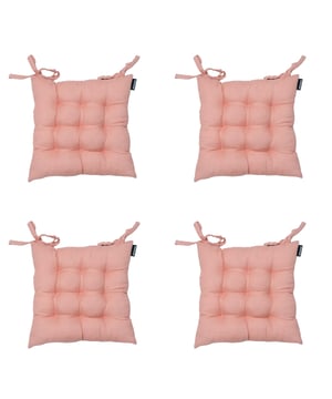 
Madison Tuinkussens – Set van 4 | Comfort en Stijl voor jouw TuinGeef je tuinmeubelen een stijlvolle en comfortabele upgrade met deze set van 4 Madison tuinkussens. Madison, een gerenommeerd Nederlands merk, staat bekend om hoogwaardige kussens die zowel comfort als duurzaamheid bieden.Deze kussens zijn gemaakt van kwalitatieve materialen die bestand zijn tegen verschillende weersomstandigheden. De zachte, goed gevulde vulling zorgt voor optimaal zitcomfort, terwijl de stevige stof langdurig mooi blijft. Dankzij de neutrale en tijdloze ontwerpen passen deze tuinkussens perfect bij verschillende tuinsets en stijlen.Voordelen van de Madison tuinkussens: Set van 4 – ideaal voor complete tuinsets Hoogwaardige materialen en uitstekende afwerking Comfortabele vulling voor extra zitgemak Duurzaam en weerbestendig Geschikt voor diverse buitenmeubelenCreëer een sfeervolle en comfortabele buitenruimte met de tuinkussens van Madison! - Afmeting: Ca. 46x46 cm - Kleur: Roze - Materiaal: Katoen