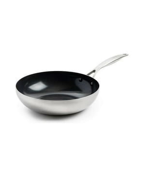 
<h2><strong>Korte omschrijving Greenpan Geneva wok - wokpan 28 cm</strong></h2>
<ul>
<li>Keramische anti-aanbaklaag</li>
<li>Elegante roestvrijstalen handgrepen met een ultra-matte finish</li>
<li>Geschikt voor alle warmtebronnen</li>
<li>Vaatwasmachine bestendig</li>
<li>Materiaal: Triply RVS</li>
<li>Ovenbestendig tot 220ºC</li>
</ul>
<p><strong>Uitgebreide omschrijving</strong></p>
<p>De Greenpan Geneva wokpan van 28cm is een fantastische wokpan voor elk gerecht in de keuken! De pan is gebouwd van Triply RVS met een hoogwaardige keramische anti-aanbaklaag. Kortom deze pan gaat jaren lang mee en behoud het gemak dat je eten niet snel aanbakt. </p>
<p>De Geneva wokpan is geschikt voor alle warmte bronnen. Dit is inclusief inductie en de oven. In tegenstelling tot andere wokpannen kan deze pan in de oven tot wel 220ºC! Kortom deze pan is ideaal voor een heerlijk stukje vlees, groente, aardappelen en nog veel meer! Tevens is de pan vrij van schadelijke stoffen zoals : <span style="font-weight: 400;">PFOA, PFAS & PTFE </span></p>
<p><span style="font-weight: 400;">Het elegante design zorgt voor een nette en moderne pan in je keuken. De roestvrijstalen handgrepen met een ultra mat finish maken dit nog beter af!</span></p>