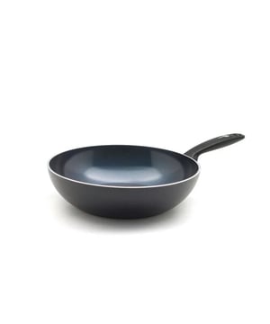 
<p><strong>Korte omschrijving</strong></p>
<ul>
<li>Geschikt voor alle warmtebronnen</li>
<li>Geschikt voor de oven tot 180°C</li>
<li>Vaatwasmachinebestendig, handwas aanbevolen!</li>
</ul>
<p><strong>Uitgebreide omschrijving </strong></p>
<p>De GreenPan Torino collectie blinkt uit door maximaal gebruiksgemak, in combinatie met een slimme bodemconstructie. Zo heeft de bodem een bakoppervlak dat minimum 25% groter is, waardoor je meer voedsel in één keer kan bereiden. De collectie heeft de allernieuwste 6de generatie Thermolon Infinity keramische antikleeflaag, versterkt met diamanten. Daardoor is ze extreem duurzaam en bestand tegen metalen keukengereedschap. Thermolon is gemaakt van natuurlijke materialen en bevat geen PFAS, PFOA, lood en cadmium. Je hoeft je dus geen zorgen te maken over schadelijke dampen, zelfs als je je pan per ongeluk oververhit. De GreenPan Torino pannen beschikken over de nieuwe Magneto inductietechnologie die op elk type kookplaat uitstekende resultaten garandeert. De bijpassende koele handgrepen zorgen voor een comfortabele grip. Daarnaast mag de pan na gebruik ook gewoon een rondje mee in de vaatwasmachine echter is handwas wel aanbevolen! </p>
<p><a href="https://www.vdgardewarenhuis.nl/brands/greenpan/" target="_blank" rel="noopener">Bekijk hier alle pannen van Greenpan</a></p>