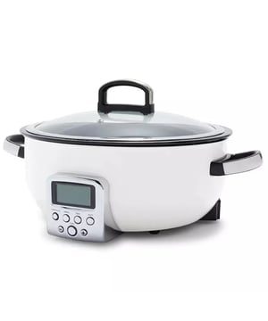 
<p><strong>Korte omschrijving Greenpan Omni Cooker crème 5,6 L</strong></p>
<ul>
<li>Volume: 5,6 L</li>
<li>Temperatuurbereik: 70 - 230 °C</li>
<li>Deksel van gehard glas</li>
<li>Vaatwasserbestendige binnenpan</li>
<li>Inclusief stoomrooster</li>
<li>Formaat pan: 33,5 cm doorsnede pan. 44 cm inclusief handgrepen. 25 cm hoogste punt (handgreep deksel)</li>
</ul>
<p><strong>Uitgebreide omschrijving</strong></p>
<p>De Greenpan Omni Cooker crème 5,6 L is de ultieme alles-in-één Omni cooker voor elke keuken. Deze hoogwaardige pan is gemaakt van hard-anodised aluminium en is voorzien van een duurzame keramische coating, wat zorgt voor een efficiënte en evenwichtige warmteverdeling.</p>
<p>Met de Greenpan Omni Cooker kunt u op één apparaat koken, stomen, braden, roerbakken en zelfs bakken. De pan is voorzien van een volledig afneembare Binnenpan, zodat u hem gemakkelijk kunt gebruiken. De pan heeft ook een grote capaciteit van 5,6 liter, wat betekent dat u genoeg ruimte heeft om voor het hele gezin te koken of om grote hoeveelheden te maken voor later.</p>
<p>De Greenpan Omni Cooker is ook gemaakt van duurzame, milieuvriendelijke materialen. De pan is PFOA-vrij en heeft een keramische coating die is gemaakt van natuurlijke minerale pigmenten, wat betekent dat u kunt koken zonder de toevoeging van schadelijke chemicaliën.</p>
<p>Door de 10 keuze opties staat er altijd wel een mode in voor jou gerecht. Doordat je verschillende modussen hebt kan je het eten s'ochtend al heerlijk laten garen zodat je s'avonds direct kan aanschuiven voor het eten!</p>
<p>Al met al is de Greenpan Omni Cooker crème 5,6 L een uitstekende keuze voor iedereen die op zoek is naar een kwalitatief hoogwaardige en veelzijdige kookpan. Of u nu op zoek bent naar een pan om elke dag te gebruiken of om af en toe uit te pakken voor speciale gelegenheden, deze pan zal aan al uw wensen voldoen.</p>
<p><