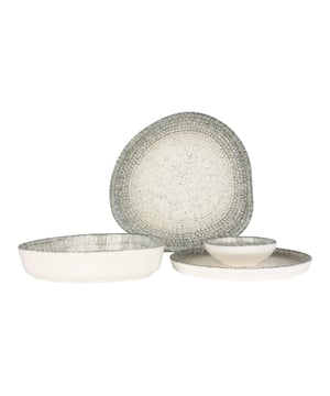 
Voeg een zijdezacht tintje toe aan uw keuken en leven met onze unieke collecties. Rinart porselein streeft ernaar om de traditie van het verleden duurzamer te maken met de moderne ontwerpen van de toekomst. Om dit doel te bereiken komen alleen de beste materialen uit de handen van bekwame ambachtslieden tot leven en raken ze de levens van gewone mensen die verhalen delen rond de tafel.Deze set bevat:- 6 platte dinerborden 26 cm- 6 platte dessertborden 20 cm- 6 diepborden 21 cm- 6 kommetjes 10 cm (100 cc)Specificaties:- Magnetronbestendig: Dankzij onze duurzame grondstoffen en uitgebreide R&D-inspanningen; kunnen onze producten veilig in de magnetron worden gebruikt.- Vaatwasmachinebestendig: Alle producten van Rinart zijn vaatwasmachinebestendig. Je hoeft je nooit zorgen te maken over het in de vaatwasser zetten van de vaat.- Thermische schokbestendig: onze producten zijn duurzaam tegen plotselinge temperatuurschommelingen en onder extreme temperatuuromstandigheden in de keuken met een hard glazuuroppervlak en hoogwaardige grondstoffen.- Glazuurbeschermend: Krassen zijn een veelvoorkomend probleem als het om porseleinen serviesgoed gaat. Rinart biedt een hoge duurzaamheid tegen krassen.- Edge Chip Garantie: Het volledige Rinart-productassortiment is uitgerust met een hoge chipweerstand. Dit beschermt ze tegen schokken.Materiaal: PorseleinKleur: Multicolour