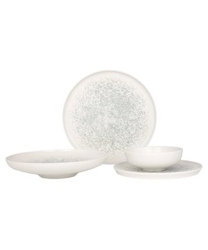
Met zijn originele textuur en pastelkleuropties spreekt Lunar Collection chefs aan die op zoek zijn naar een minimale maar toch levendige aanvulling op hun bord. Deze collectie bestaat uit complementaire stukken in termen van vorm en kleuren, en geeft een andere en innovatieve blik op de tafels met een speciale glazuurtoepassing die wordt aangeboden door Bonna's Envisio Engraved-technologie. Envisio is de nieuwste productfamilie van Bonna, geïnspireerd op de nieuwste technologische trends en een combinatie van traditionele ontwerpstijlen.Deze set bevat:- 6 diner borden 28 cm- 6 dessert borden 22 cm- 6 diepborden 25 cm (1300 cc)- 6 kommetjes 14 cm (400cc)Specificaties:- Magnetron- en ovenbestendig: dankzij onze duurzame grondstoffen en uitgebreide R&D-inspanningen; kunnen onze producten veilig worden gebruikt in de magnetron en oven, zelfs voor de hoge temperatuurvereisten van restaurants.- Vaatwasmachinebestendig: de horeca vraagt ​​om snelle service-to-cleaning cycli. Ons hoogbestendige beglazingsproces beschermt alle Bonna-producten in een zeer corrosieve industriële vaatwasseromgeving om te voldoen aan de snelle cyclusbehoeften.- Thermische schokbestendig: onze producten zijn duurzaam tegen plotselinge temperatuurschommelingen en onder extreme temperatuuromstandigheden in de keuken met een hard glazuuroppervlak en hoogwaardige grondstoffen.- Glazuurbestendig: Krassen zijn een veelvoorkomend probleem in de food- en cateringsector. Dankzij onze uitgebreide R&D-inspanningen; biedt onze ultramoderne beglazingstechniek een hoge krasbestendigheid in al onze producten.- Garantie op randchips: het gehele Bonna-productassortiment geïdentificeerd met de "b" daagt de strengste normen uit en kan jarenlang worden gebruikt door te voldoen aan de eisen van de Horeca-industrie.Materiaal: Porselein