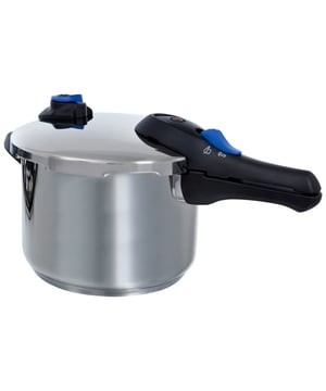 
<p><strong>Korte omschrijving Bk Snelkookpan RVS met glans 22cm - 6L</strong></p>
<ul>
<li>Kunststof koudgrepen</li>
<li>Energie zuinig koken door middel van hoge druk!</li>
<li>Inhoud van 6 liter</li>
<li>22cm in diameter</li>
<li>Gezond koken door vitamine behoud</li>
<li>Geschikt voor alle warmtebronnen</li>
<li>Met RVS glans</li>
<li>Vaatwasmachinebestendig (dekselgreep en afdichtring handwas!)</li>
</ul>
<p><strong>Uitgebreide omschrijving</strong></p>
<p>De BK snelkookpan is een must have in je keuken. Met alle energie prijzen die het dak uit vliegen word koken ook steeds maar weer duurder. Met een snelkookpan kan je energie zuiniger koken! Maar hoe dan?</p>
<p>De snelkookpan van BK werkt door middel van hoge druk. Dit zorgt ervoor dat je eten sneller gaar word en op temperatuur komt. Dit zorgt er direct voor dat je minder lang je gas of inductie kookplaat aan hoeft te zetten en energie zuinig aan het koken bent!</p>
<p>Ook behoud de snelkookpan beter zijn mineralen. Door de afsluitbare deksel kan er geen lucht en voeding uit de pan ontsnappen zodat je ook nog eens heerlijk gezond kan koken. De BK snelkookpan is voorzien van een modern ontwerp met een glanzende afwerking. De pan is geschikt voor alle warmtebronnen en je bereid je eten op zo'n max 160ºC. </p>
<p> </p>
<p><