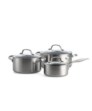 
<h2><strong>Korte omschrijving Greenpan Geneva kookpanneset 3-delig</strong></h2>
<ul>
<li>Keramische anti-aanbaklaag</li>
<li>Elegante roestvrijstalen handgrepen met een ultra-matte finish</li>
<li>Geschikt voor alle warmtebronnen</li>
<li>Vaatwasmachine bestendig</li>
<li>Materiaal: RVS</li>
<li>Ovenbestendig tot 220ºC</li>
</ul>
<p> </p>
<p><strong>Uitgebreide omschrijving</strong></p>
<p>De Greenpan Geneva kookset is een fantastische set voor elk gerecht in de keuken! De pannen zijn gebouwd van Tri-ply RVS met een hoogwaardige keramische anti-aanbaklaag. Kortom deze pannen gaan jaren lang mee en behouden het gemak dat je eten niet snel aanbakt.</p>
<p>De Geneva kookpannenset is geschikt voor alle warmte bronnen. Dit is inclusief inductie en de oven. In tegenstelling tot andere kookpannen kan deze pan in de oven tot wel 220ºC! Kortom deze pan is ideaal voor een heerlijk stukje vlees, groente, aardappelen en nog veel meer! Tevens is de pan vrij van schadelijke stoffen zoals : <span style="font-weight: 400;">PFOA, PFAS & PTFE </span></p>
<p><span style="font-weight: 400;">Het elegante design zorgt voor een nette en moderne pan in je keuken. De roestvrijstalen handgrepen met een ultra mat finish maken dit nog beter af! Dit is de set die niet in je keuken mag ontbreken. De triply bodem zorgt voor een optimaale warmte verdeling in de pan. Zo bespaar je energie en tijd!</span></p>
