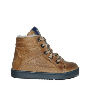 Nu in onze Jongensschoenen sale outlet; deze topper uit de collectie van Trackstyle. Op V&D is het altijd Trackstyle sale en elke dag nieuw aanbod van Trackstyle.
Half hoge veter schoen van Track-Style ( Bunnies ) voor de kleintjes. een soepele zool, een goede steun en een stevige hiel omsluiting. geheel van leer