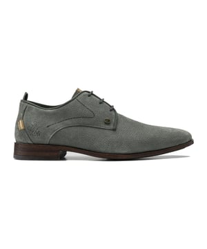 

     Artikel 2342306141-Greg Wall Suede in kleur 6400-Green is een prachtige groene veterschoen, voor heren, van het merk Rehab. De zool is van rubber. De voering is leer. De voetwijdte is standaard. Deze veterschoen is voorzien van een uitneembaar voetbed.
    <BR>Rehab is een uniek merk dat afkomstig is uit ons eigen land. Rehab is begonnen als merk voor de man en brengt tegenwoordig ook een eigenzinnige collectie voor de trendy vrouw. De schoenen zijn erg populair, juist omdat ze net even anders zijn. Dit zie je terug door het gebruik van verschillende materialen, kleuren, details en verrassende elementen. Een mix van klassiek en sportief zorgen ervoor dat de schoenen perfect te dragen zijn onder een stoere jeans, maar evengoed onder een driedelig pak. Rehab blijft innoveren en toont keer op keer trendy collecties.
    
    
