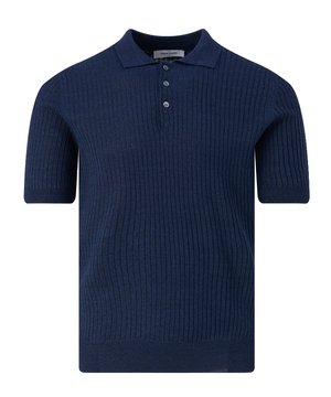 
- Over het Merk: Gran Sasso is een Italiaans kledingmerk dat in 1952 werd opgericht door de familie Di Battista. Het merk staat bekend om zijn hoogwaardige knitwear. De kleding van Gran Sasso is gemaakt van hoogwaardige materialen, zoals wol, kasjmier en cashmere. Het merk biedt een breed scala aan items aan, waaronder truien, vesten, jassen en accessoires. De ontwerpen van Gran Sasso zijn vaak geïnspireerd door de Italiaanse mode. Het merk gebruikt klassieke stijlelementen, zoals nette pasvormen, elegante kleuren en iconische logo's, om een ​​klassieke en tijdloze uitstraling te creëren.