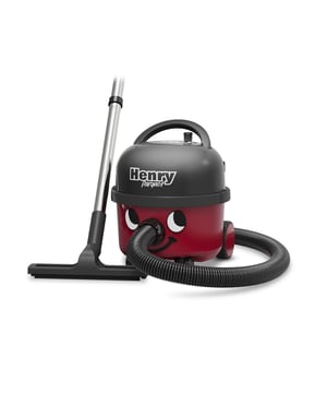 
<p><strong>Korte omschrijving</strong></p>
<ul>
<li>Inhoud stofzak: 6 liter</li>
<li>Snoerlengte: 10 meter</li>
<li>Actieradius: 13 meter</li>
<li>Geluidsniveau: 72 dB</li>
<li>2 jaar garantie</li>
<li>6 jaar motorgarantie </li>
</ul>
<p><strong>Uitgebreide omschrijving</strong></p>
<p>De Numatic Henry Parquet HVR169-11 stofzuiger maakt stofzuigen een stuk leuker dankzij het vrolijke gezichtje maar eigenlijk vooral door zijn kwaliteit. De stofzuiger is oersterk! De Numatic Henry Parquet HVR169-11 is de specialist voor harde vloeren. In de accessoire kit worden standaard 3 verschillende zuigmonden meegeleverd, de combi zuigmond, parketzuigmond. De kleine meubel zuigmond met opschuifborstel, spleetzuigmond en plumeau maakt Henry Parquet compleet. Door de inhoud van 6 liter hoef je de stofzuigerzak niet vaak te verwisselen. Omdat de Henry een ketelstofzuiger is, wordt een hoge zuigkracht bereikt met een lager wattage dan bij gewone sledestofzuigers.</p>