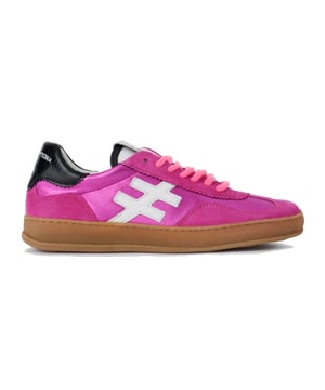 

     Artikel A032-Iconic II in kleur M3-24-Fucsia is een prachtige rode veterschoen, voor dames, van het merk Another Trend. De zool is van rubber. De voering is leer. De voetwijdte is standaard. Deze veterschoen is voorzien van een uitneembaar voetbed.
    
    