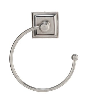 
Ons Alpha handdoekhaakje is een geweldige manier om uw handdoeken en andere accessoires in stijl op te hangen. Hij wordt rechtstreeks aan de muur bevestigd met schroeven en pluggen (meegeleverd). De Alpha collectie in brons antiek zilver afwerking omvat een reeks badkameraccessoires als aanvulling op uw wastafel en wandopbergruimte voor handdoeken en schoonheidsproducten: Messing Afmetingen: B 15 cm x H 17 cm x D 5 cm Signature, gevestigd in de buurt van Lille in Frankrijk, ontwerpt en herwerkt al meer dan 20 jaar meubels. De collectie biedt een ruime keuze aan meubelen en decoratieve artikelen. De smaak van het echte meubilair bedacht in de regels van de kunst, en een oog voor eclectiek biedt een mengsel van originaliteit en authenticiteit. Ontdek een selectie van meubelen met edele en kwalitatieve materialen Merk: Signature Kleur: Silver
