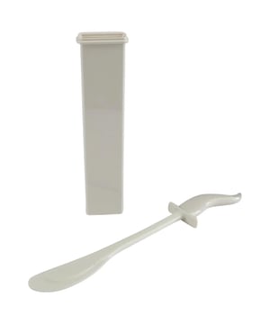 
Deze extra platte toiletborstel is discreter en hygiënischer dan traditionele borstels en neemt minder ruimte in beslag. De extra platte toiletborstel wordt geleverd met een dubbelzijdige muurbeugel van 3x3 cm voor snelle bevestiging en een schroef/moerbevestigingsset voor permanente bevestiging. Met Deze extra platte toiletborstel kunt u uw toiletten altijd onberispelijk houden. Geleverd met gebruiksaanwijzing. Materiaal: Kunststof en siliconen, witte kleur Afmetingen: Borstelhouder: 29 x 6 x 2,5 cm / Borstel 39 x 4,5 x 1 cm Merk: CaliCosy Kleur: White